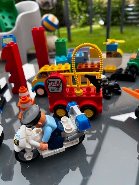 Lego Aufbewahrungsbox + diverse LEGO DUPLO Bausteine in Lippstadt