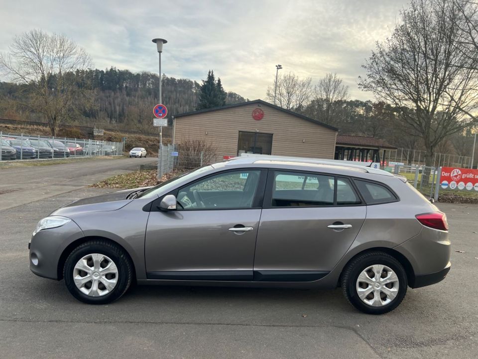 Renault Megane III Grandtour 1,5 dCi Expression / Navi in Cölbe