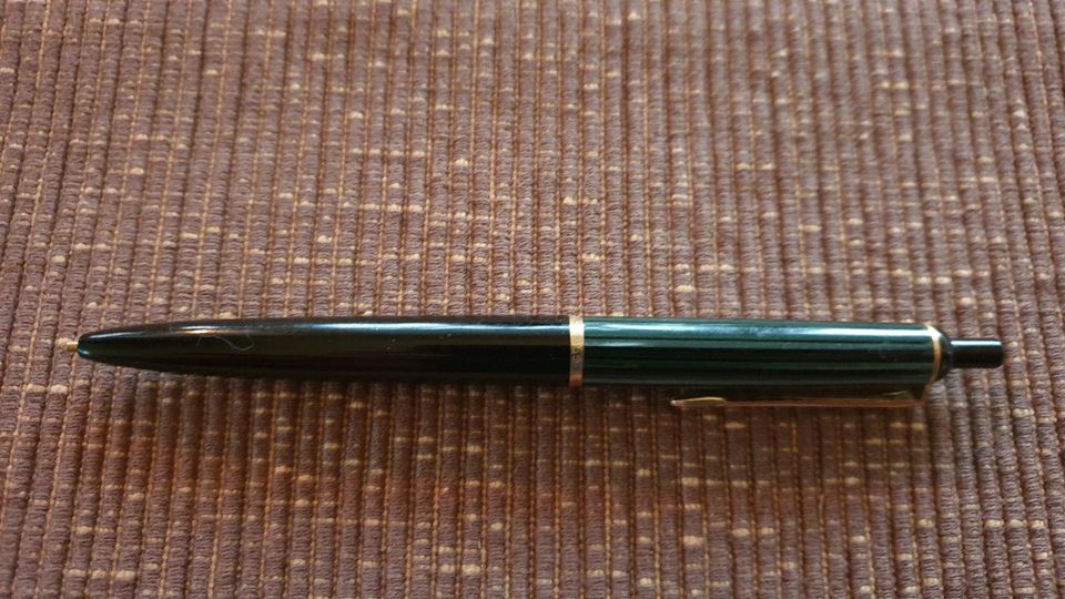 Alter Pelikan 355 Kugelschreiber grün-schwarz gestreift in Leipzig