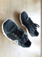 Leichter Hallenturnschuh von Reebok, schwarz, Gr. 40, NEU Niedersachsen - Neustadt am Rübenberge Vorschau