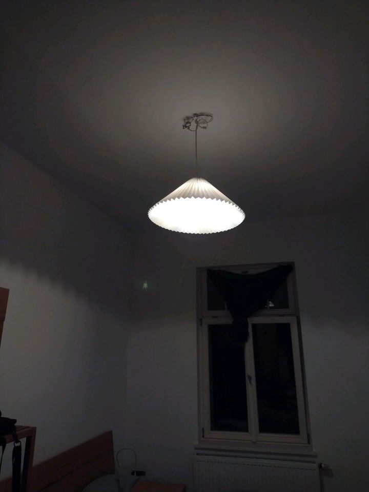 Plissierter Lampenschirm Tischleuchte/Decke in Weimar