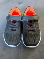 WIE NEU !!! Sneakers Hallenschuhe wie neu Mesh Gr 28 Niedersachsen - Hude (Oldenburg) Vorschau