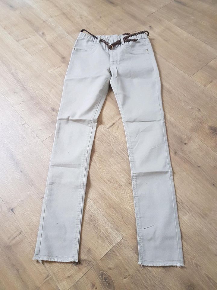 H&M Mädchen Jeans Hose Gr 146 Neu in Ostbevern