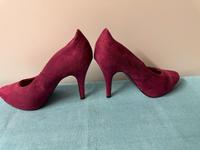 Graceland pumps stiletto rot velour 38 gern getragen Hessen - Heusenstamm Vorschau
