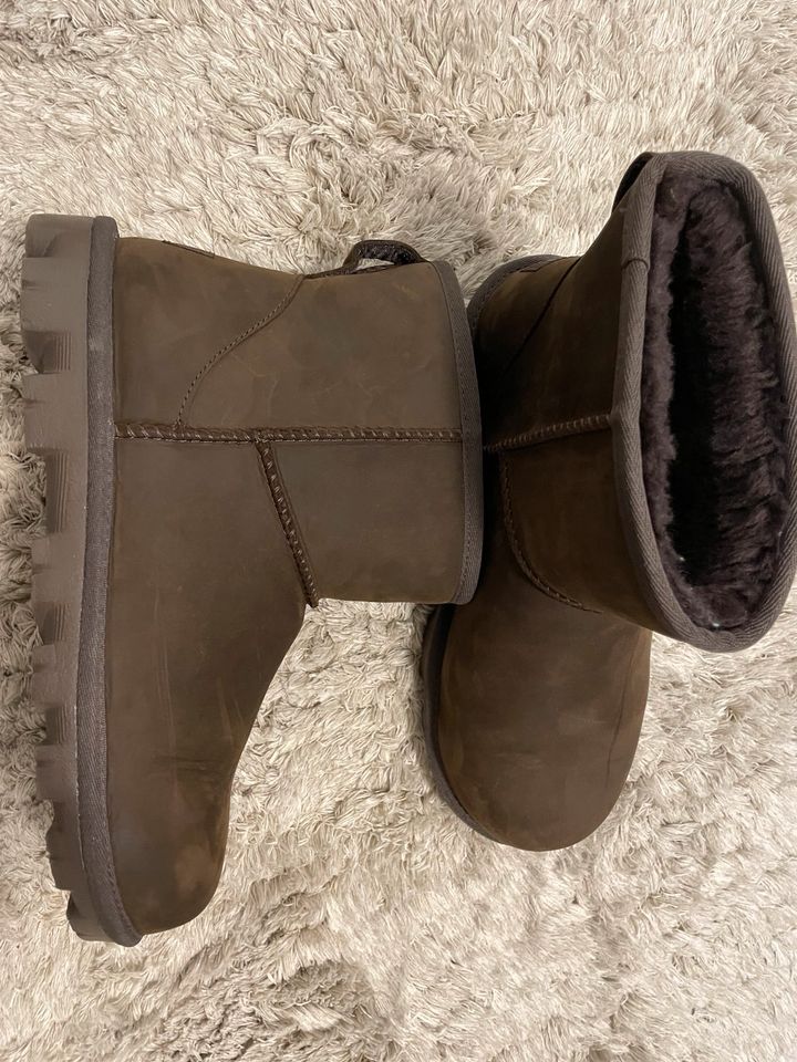 UGGs Braun Leder Gr.39 in Bielefeld