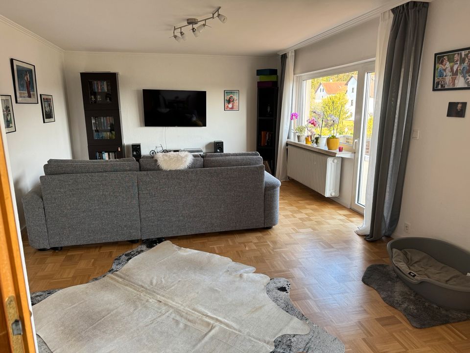 Modernisierte Wohnung Teilmöbiliert mit 2 Zimmern, EBK & Balkon in Künzell