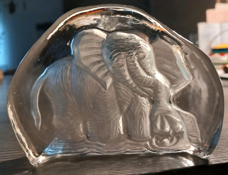 Kristall Glas Relief Elefant neu 10 x 8 x 2,5 cm Versand 2 €