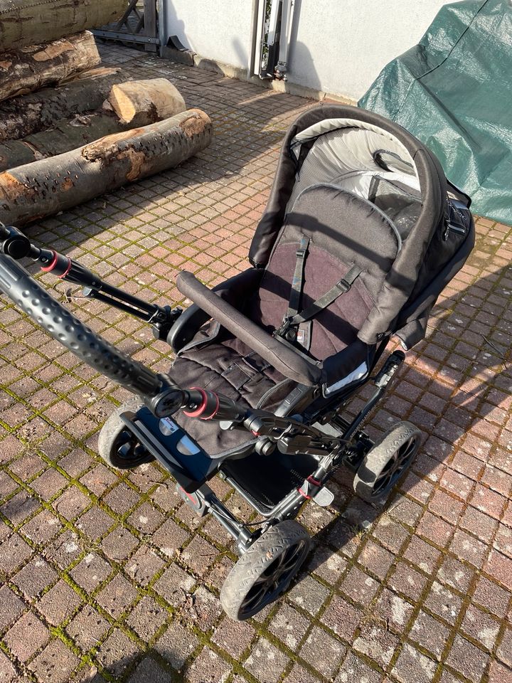 Kinderwagen von hartan mit Zubehör in Hann. Münden