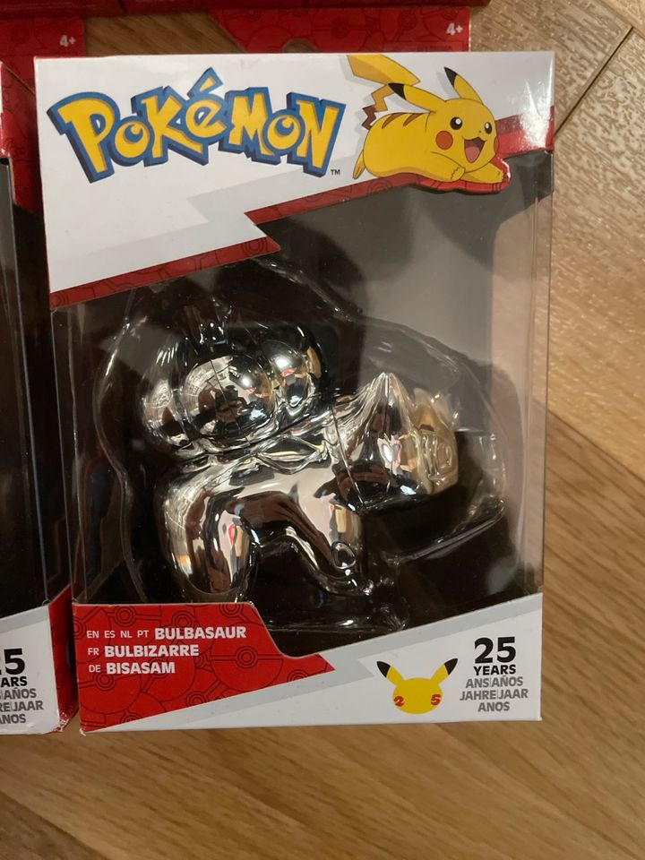 Kanto Sammelfiguren Jubiläum/Unausgepackt Pokemon in Augsburg