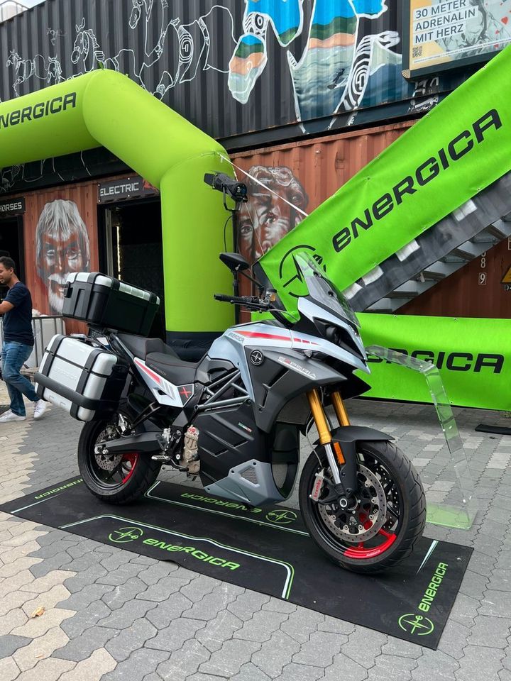 Energica Experia mit Koffer / Lagerfahrzeug in München