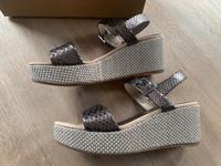 UNISA Sandalen KIBON gold 40 Plateau Sandaletten Wedges BEQUEM Düsseldorf - Heerdt Vorschau