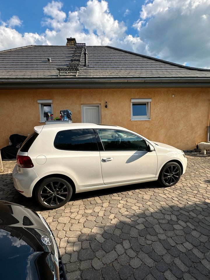 VW Golf 6 Trendline 1.4 *Klima*Schiebedach*8fach*TÜVneu* in Suhl