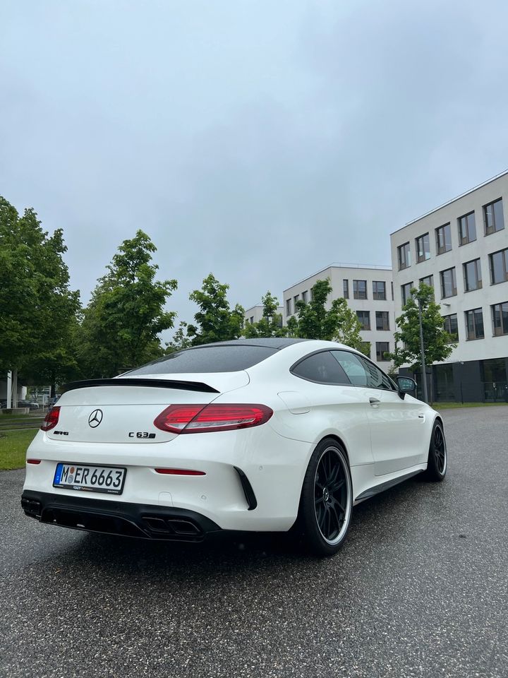 Mercedes C63s AMG Coupé Edition1 mieten ohne Kreditkarte ab 19 ja in München