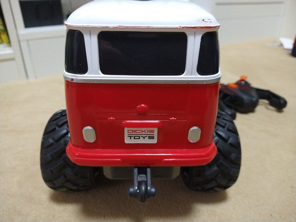 RC Ferngesteuerter VW T1-Bus von Dickie Toys Wheely Bus in Radebeul