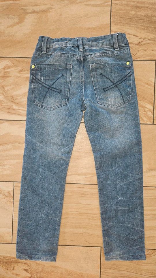 YFK Jeans blau Gr. 134 in Hatten