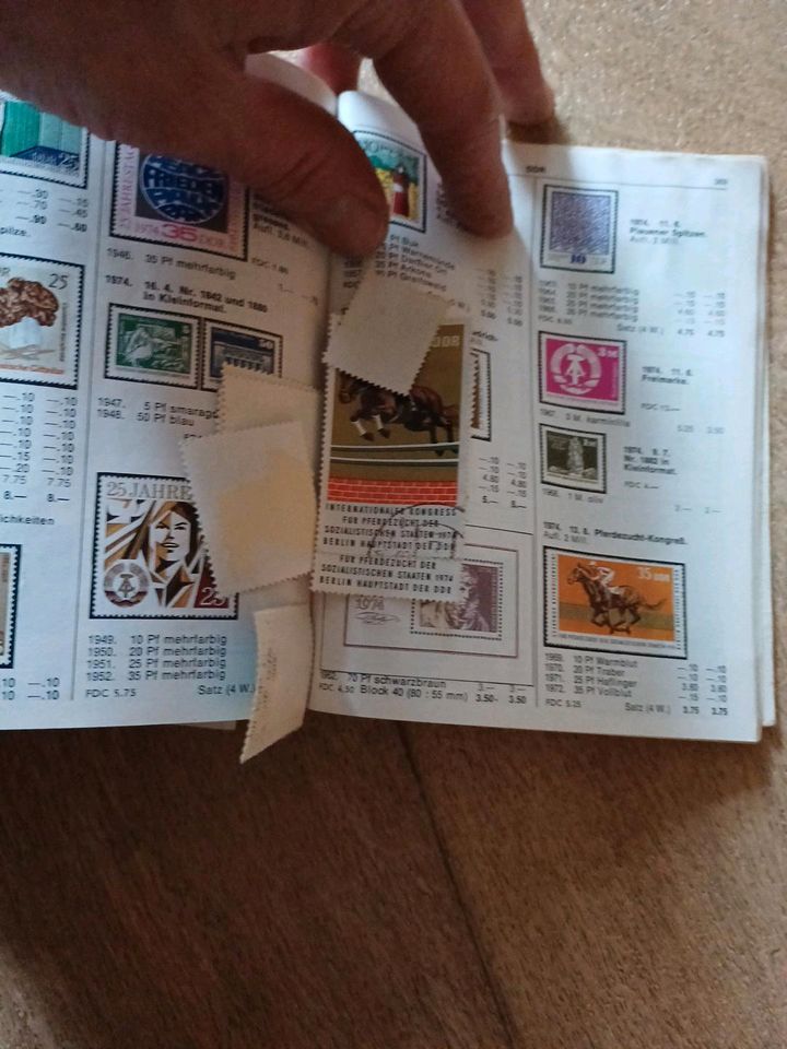 Alte Briefmarken Heft in Duisburg