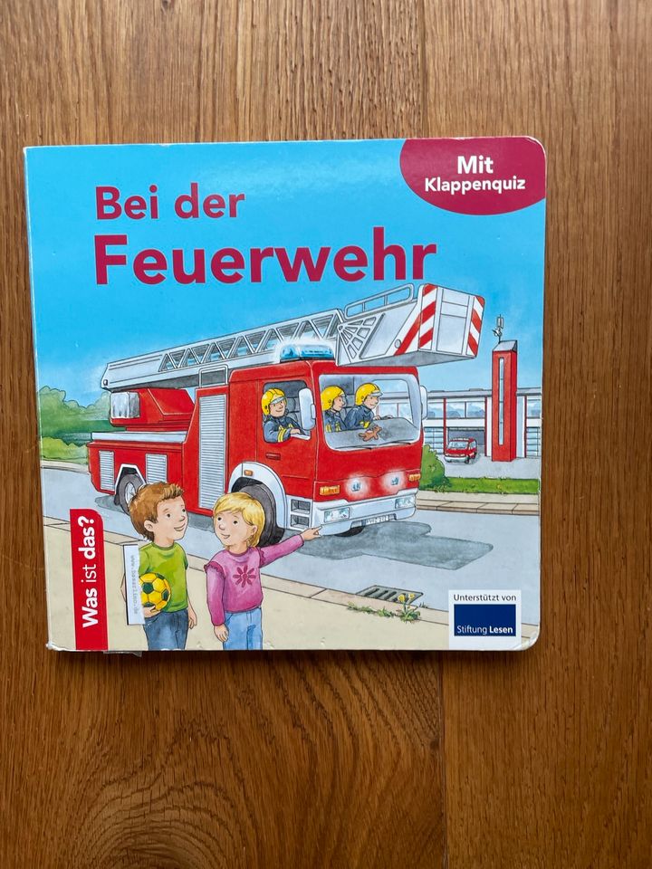 Was ist das? / Kinderbuch / Bei der Feuerwehr / Klappenquiz in Plochingen