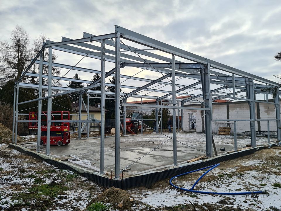 Stahlhalle 10x30 m - 300m2 - Verzinkt, 60 mm Dämmung - Warmhalle in Hammah