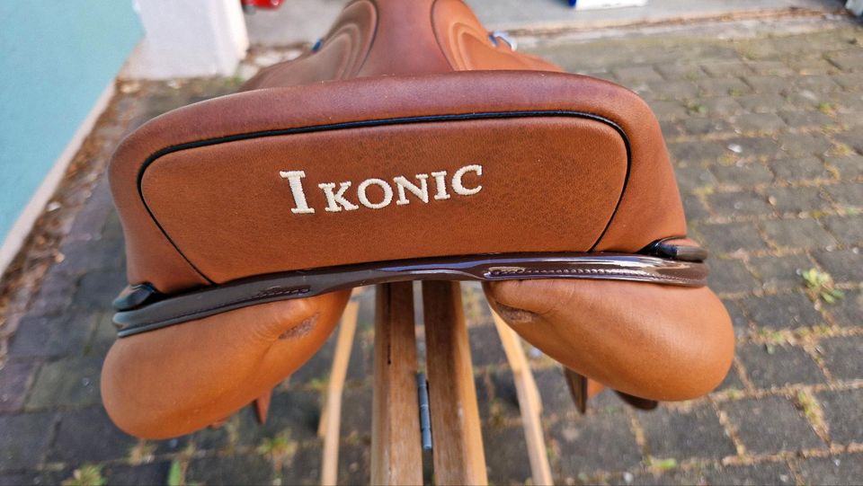 Ikonic Pro Evolution Springsattel 17,5" EVOJ02 in Wöllstadt