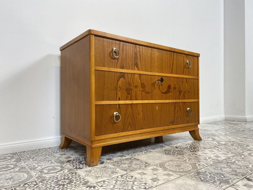 WMK Stilvolle & sehr gut erhaltene skandinavische Schubladenkommode aus vollem Holz mit feinen intarsien & Messinggriffen  # Kommode Sideboard Schrank Wäschekommode Flurkommode Retro Mid-Century 50er in Berlin