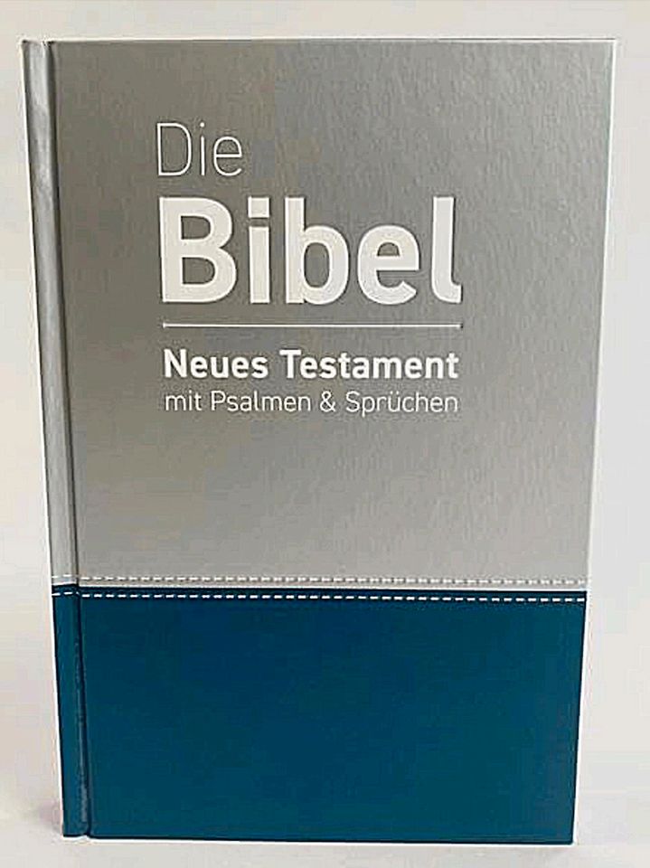 Zu verschenken Bibeln in verschiedenen Sprachen.Kostenlose Bücher in Lengede