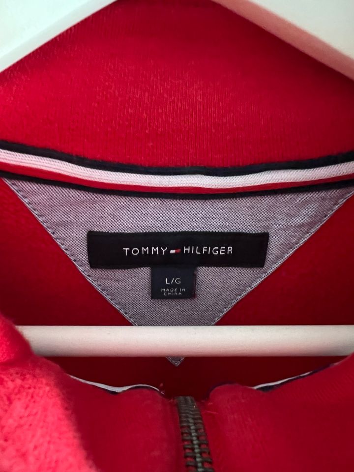 Tommy Hilfigiger Pullover rot Gr. L in Bergneustadt