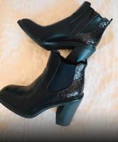 Catwalk Boots Stiefeletten schwarz 39 Aubing-Lochhausen-Langwied - Aubing Vorschau