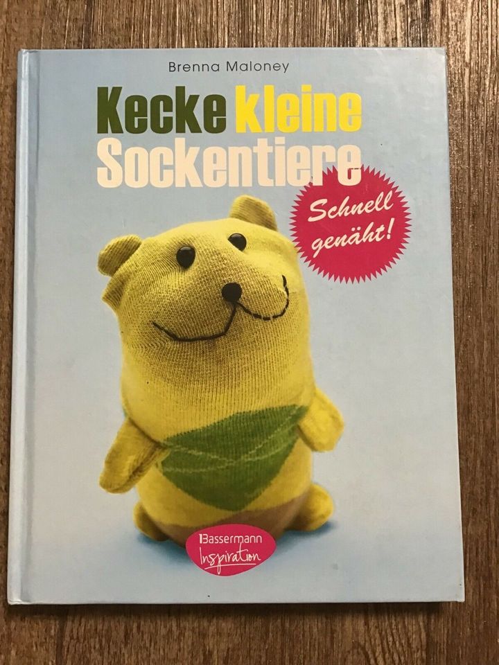 verschiedene ausgefallene Sockentiere Bücher *pro Buch 7,-* in Osterhorn