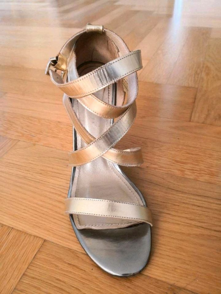 Leder Pumps, Sandalen in Gold, Party, Hochzeit FARRUTX Gr. 39 in Düsseldorf