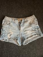 Jeansshorts, kurze Hose, Hotpants Bershka Gr. 36 Sachsen - Bischofswerda Vorschau