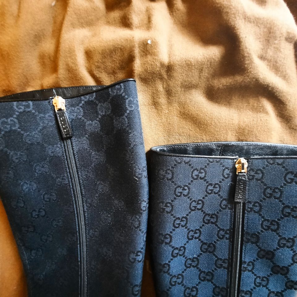 GUCCI Stiefel, neu, in Schwarz, Größe 37,5 & Staubbeutel in Bad Vilbel