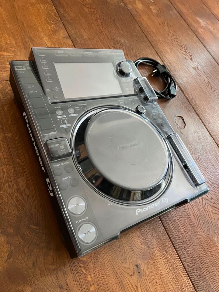 Pioneer CDJ 2000 Nexus 2 mit Decksaver in Berlin