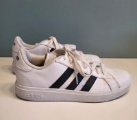 Adidas Sneaker Turnschuhe Hallenschuhe Gr. 37,5 Niedersachsen - Oldenburg Vorschau