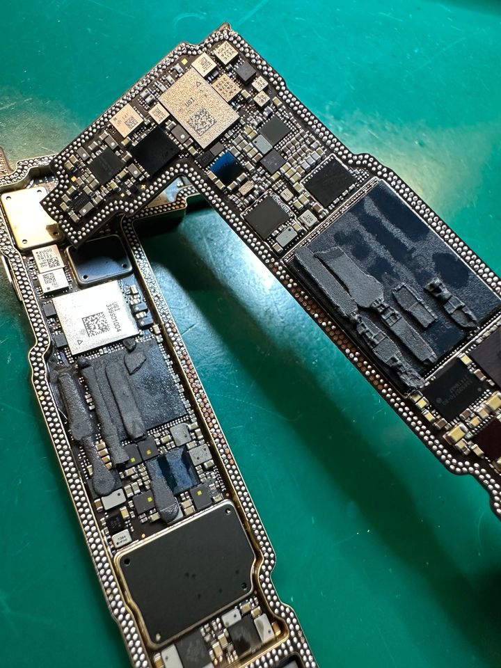 iPhone Datenrettung Reparatur Platine Logicboard Mainboard in Mannheim