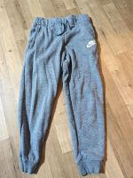 Kinder Nike Jogginghose grau Größe 128 zu verkaufen Berlin - Westend Vorschau