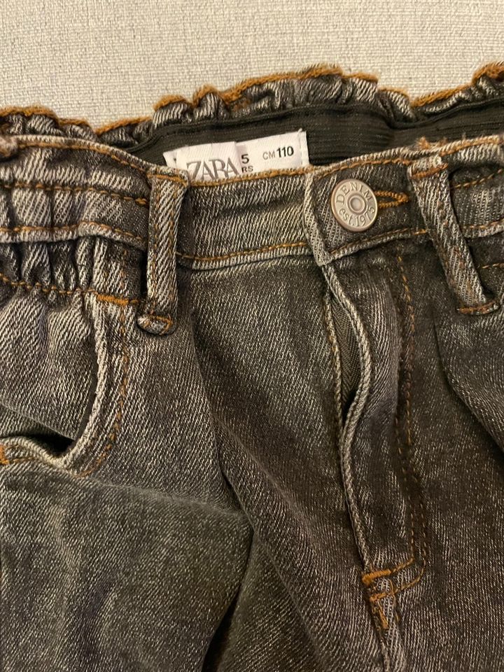 Hose Baggy Jeans Zara Mädchen schwarz 110 in Celle