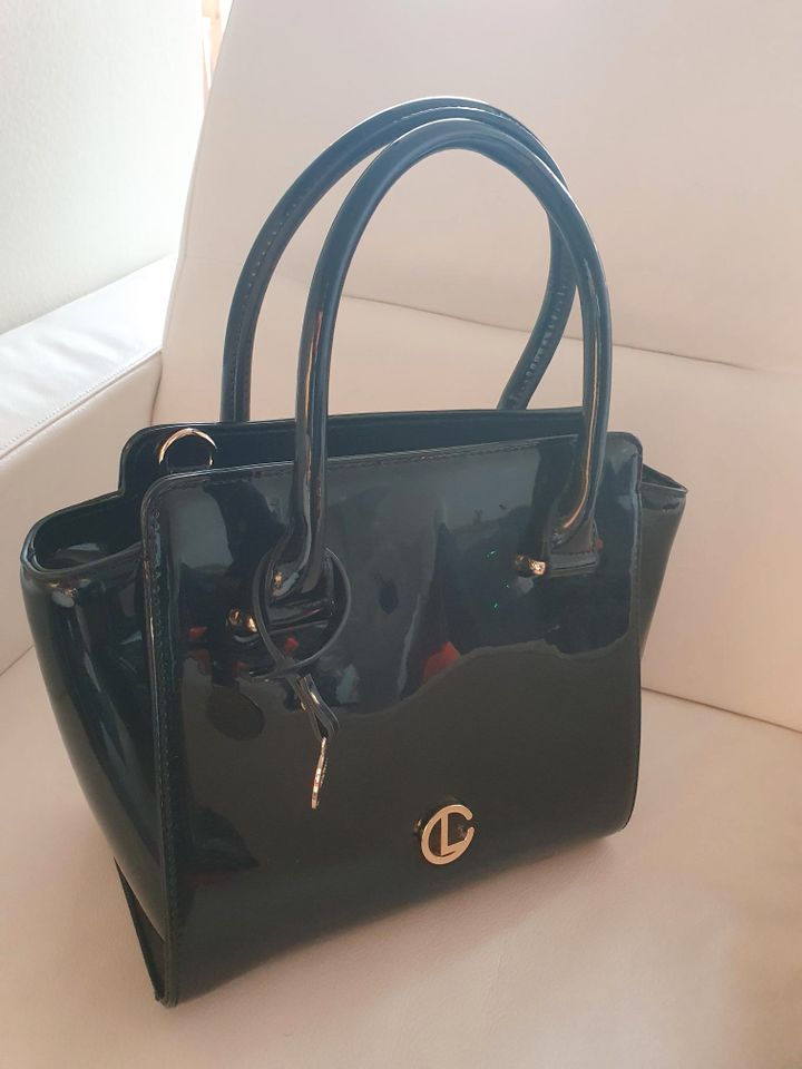 Markentasche, Handtasche  in schwarz Lack von LCredi in München