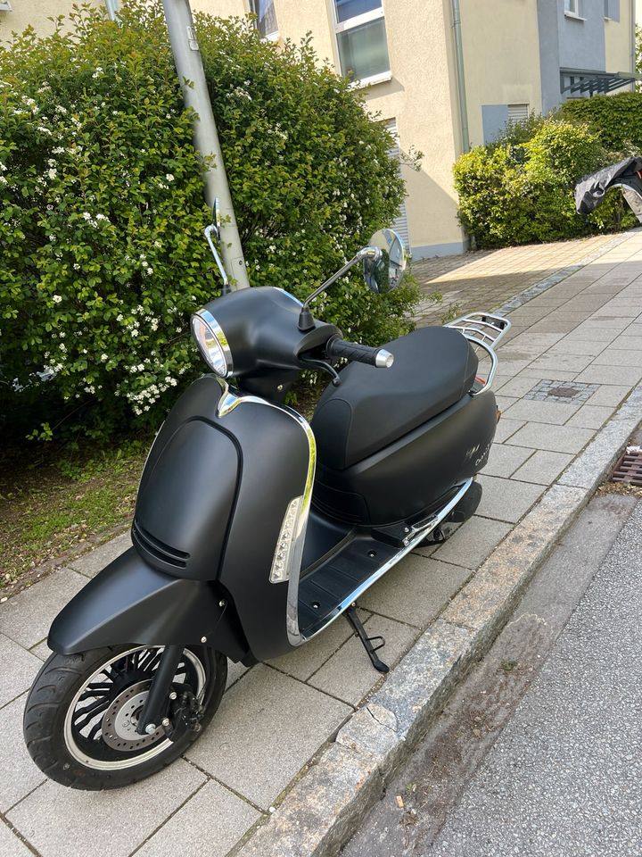 Vespa Optik Tauris Capri ll 125i orig 1350 km BJ 2020 in Unterschleißheim