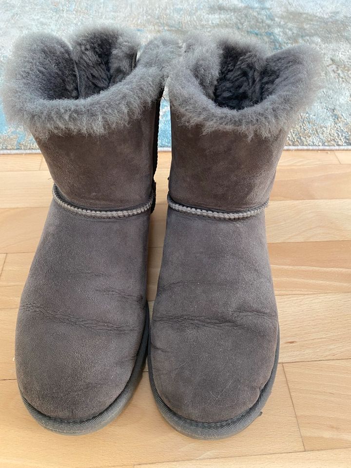 UGG Stiefel Gr 38 grau in Lörrach