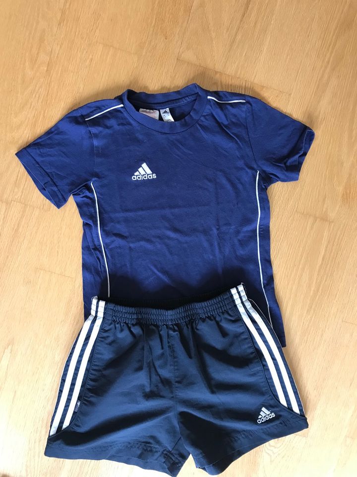 Adidas Sport Set 128 Hose T-Shirt Junge blau in Leipzig