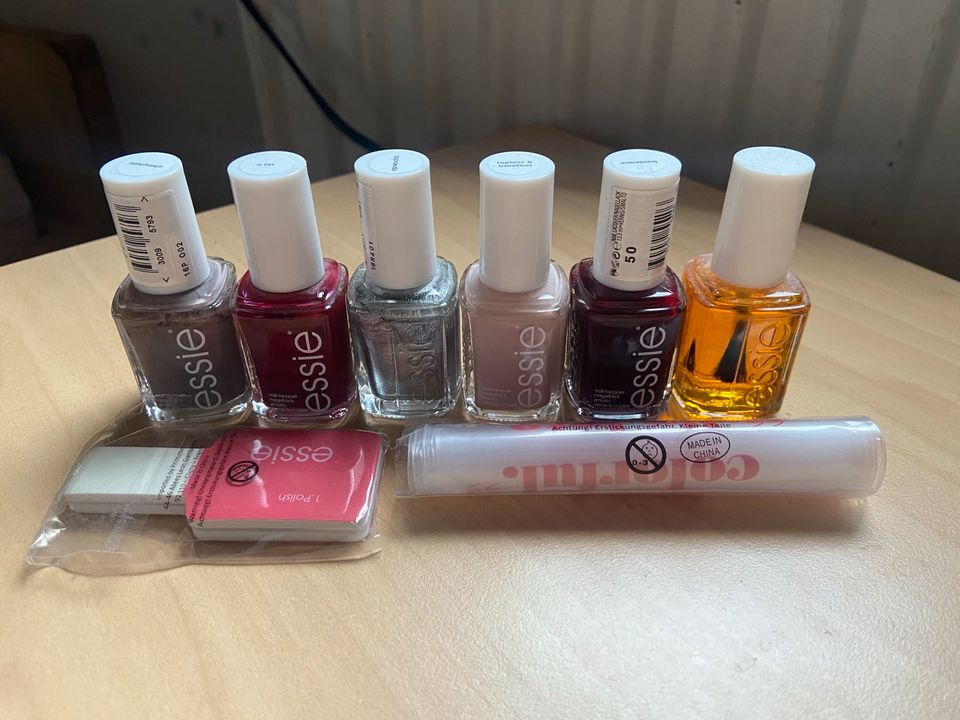 6 Essie Nagellacke 13,5 ml + Nagelpfeile + Tasche in Biedenkopf