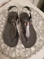 MICHAEL KORS Zehentrenner FlipFlops Badeschuhe grau Gr.37 Hessen - Riedstadt Vorschau