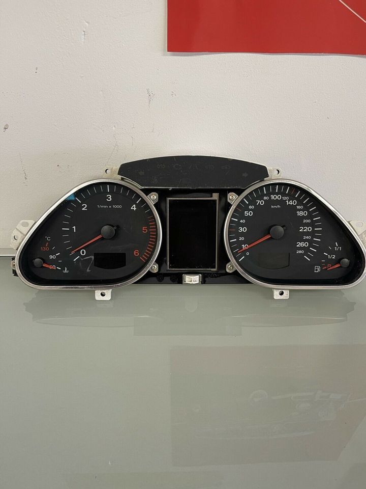 Tacho Tachometer Kombiinstrumet Original für Audi A6 in Hamburg