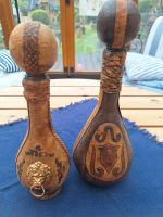 2 dekorative alte Flaschen im Lederbezug Niedersachsen - Ganderkesee Vorschau