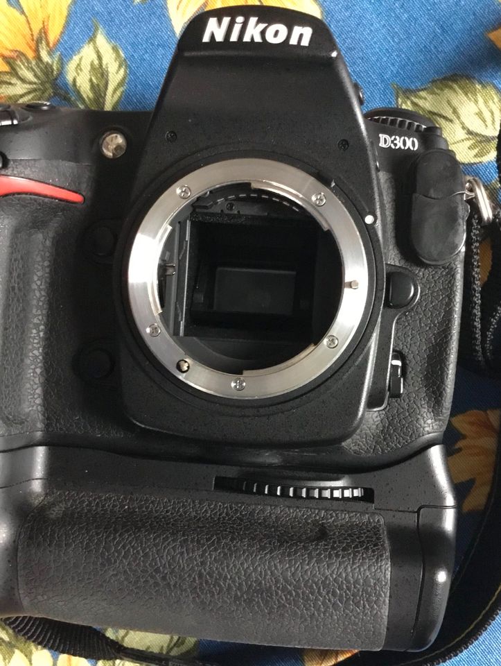 Nikon D300 Spiegelreflexkamera mit Nikkor 16-85mm Objektiv +++ in Wassertrüdingen