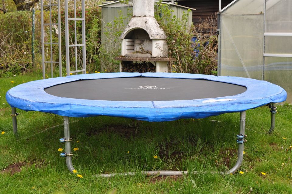 Trampolin, Marke Kesser, Gartentrampolin, großes Trampolin in Korbach