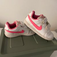 Nike Sneaker, Turnschuhe, Klettverschluss, weiß/pink, Größe 22/23 Bayern - Grabenstätt Vorschau