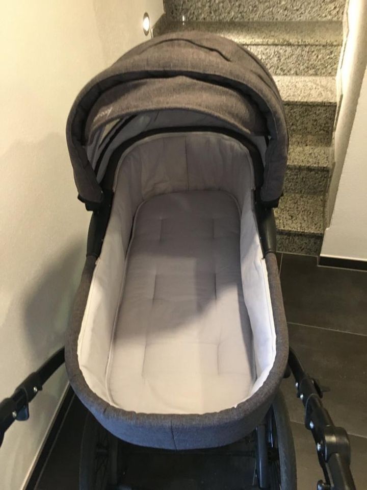 Classico Kinderwagen plus Buggyaufsatz in Leipzig