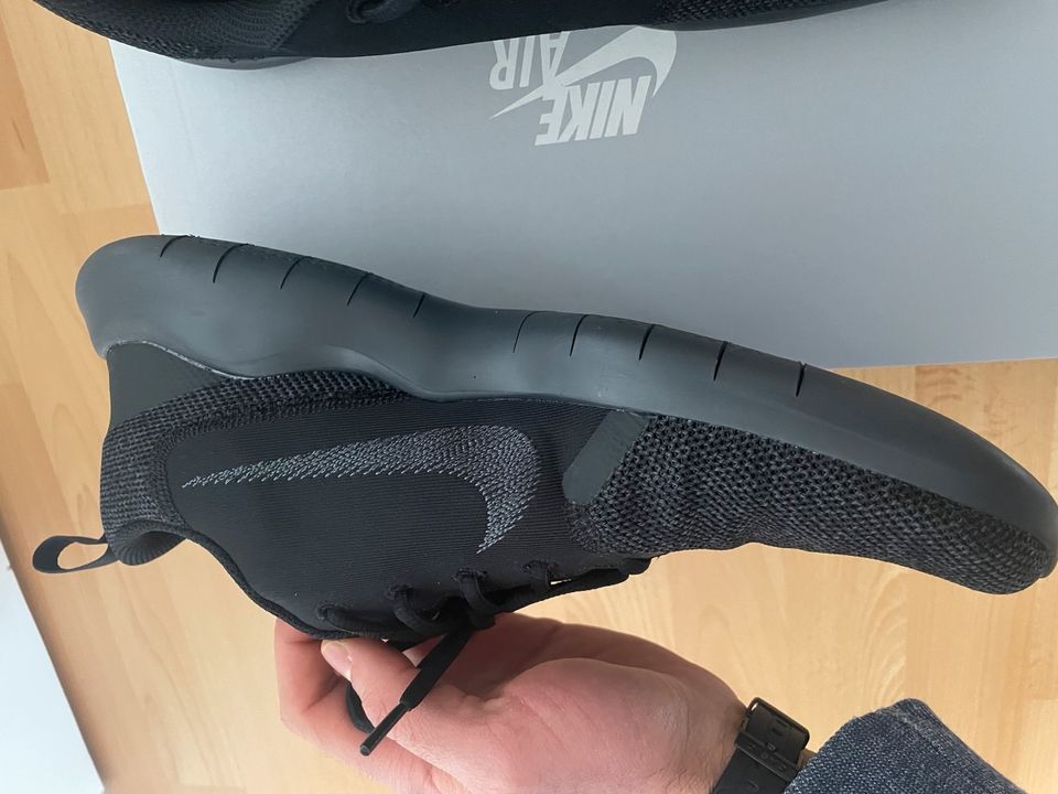 Schwarze Nike Laufschuhe in Hechingen