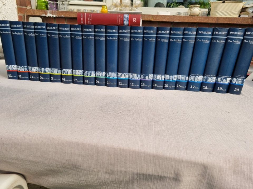 Lexikon "Die Zeit", insgesamt 20 Bände in Frankfurt am Main